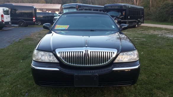 2005 Lincoln Towncar Limousine for Sale in AMHERST, OH - Photo 2
