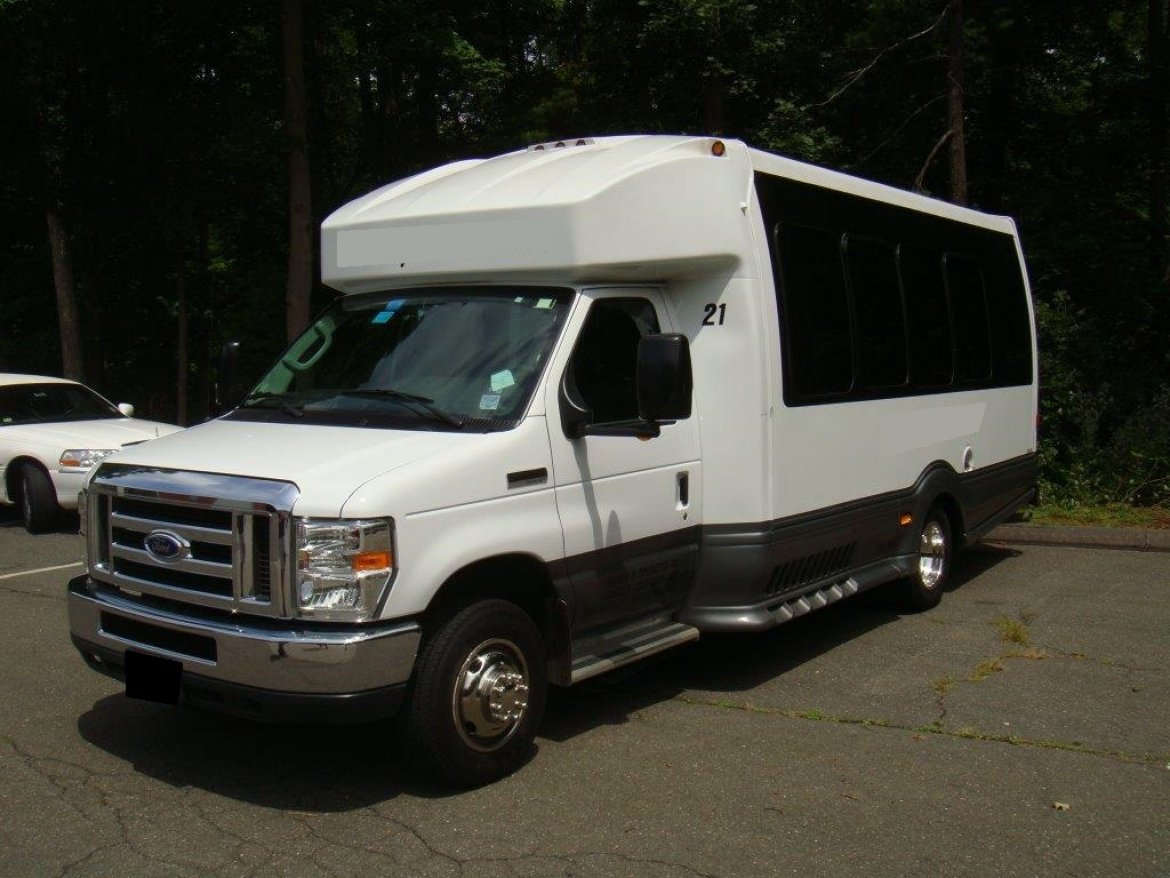 Executive Shuttle for sale: 2014 Ford E-450 Gas by Turtle Top