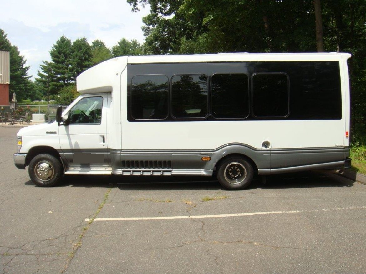 Photo of Executive Shuttle for sale: 2014 Ford E-450 Gas by Turtle Top