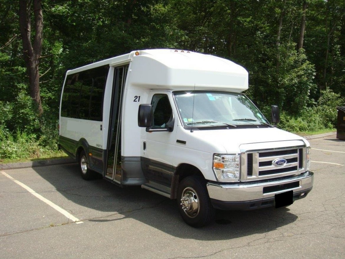 Photo of Executive Shuttle for sale: 2014 Ford E-450 Gas by Turtle Top