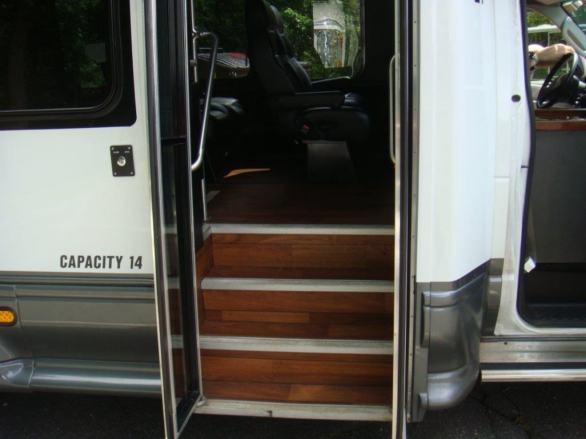 Photo of Executive Shuttle for sale: 2014 Ford E-450 Gas by Turtle Top