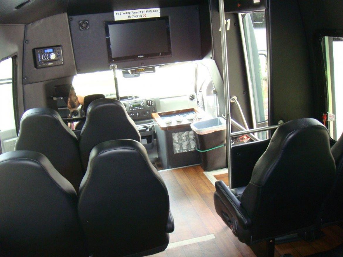 Photo of Executive Shuttle for sale: 2014 Ford E-450 Gas by Turtle Top