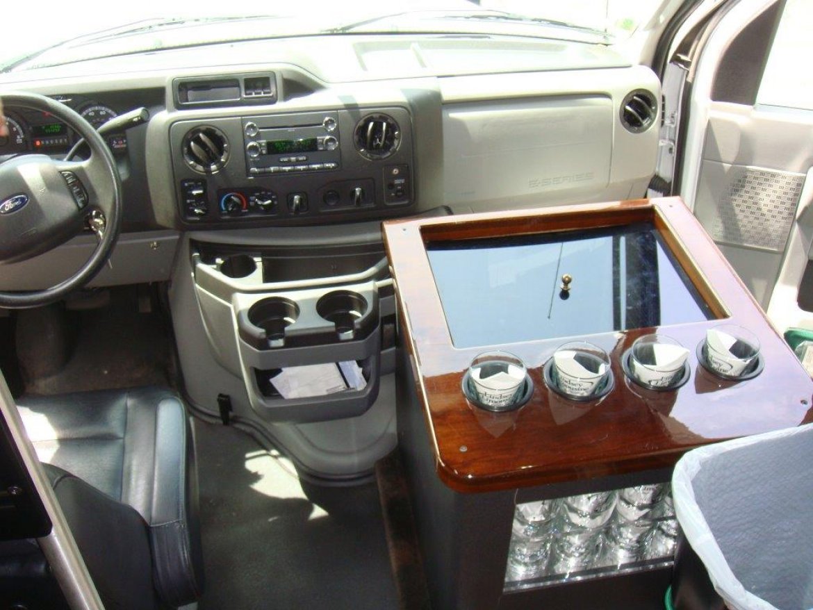 Photo of Executive Shuttle for sale: 2014 Ford E-450 Gas by Turtle Top