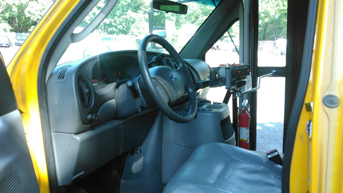 Photo of Shuttle Bus for sale: 2006 Ford E-450 20&quot; by Collins
