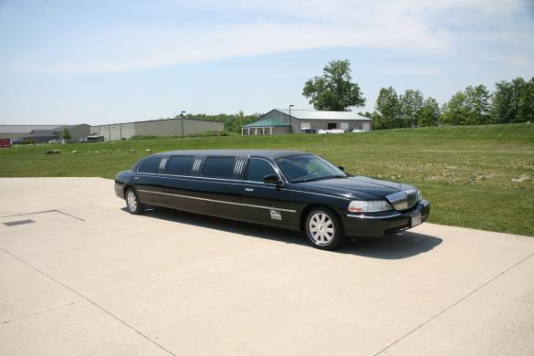 2004 Lincoln Towncar Limousine for Sale in AVON, OH - Main Photo