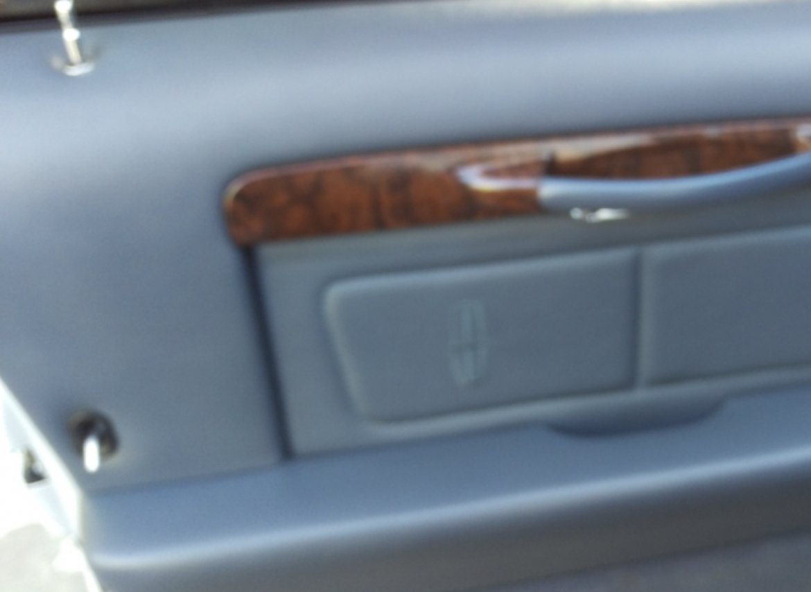 Photo of Limousine for sale: 2000 Lincoln Towncar  by Federal