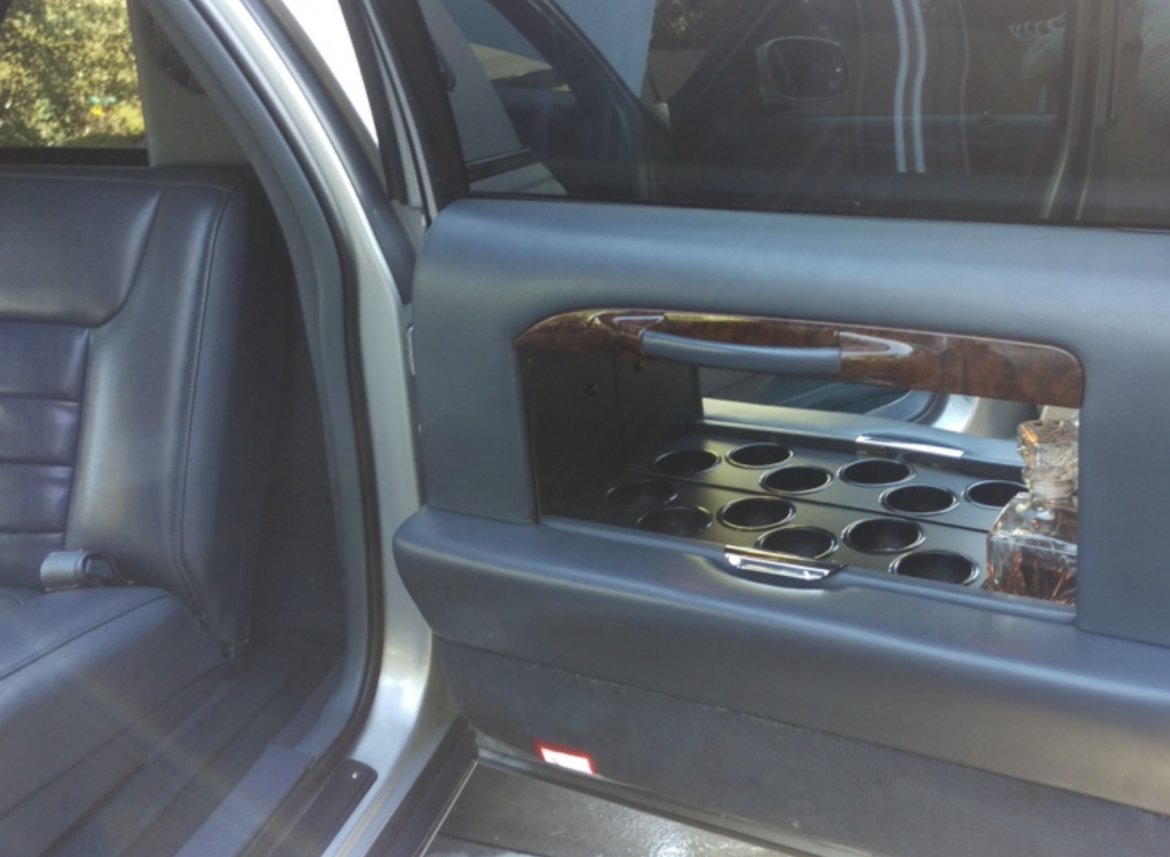 Photo of Limousine for sale: 2000 Lincoln Towncar  by Federal