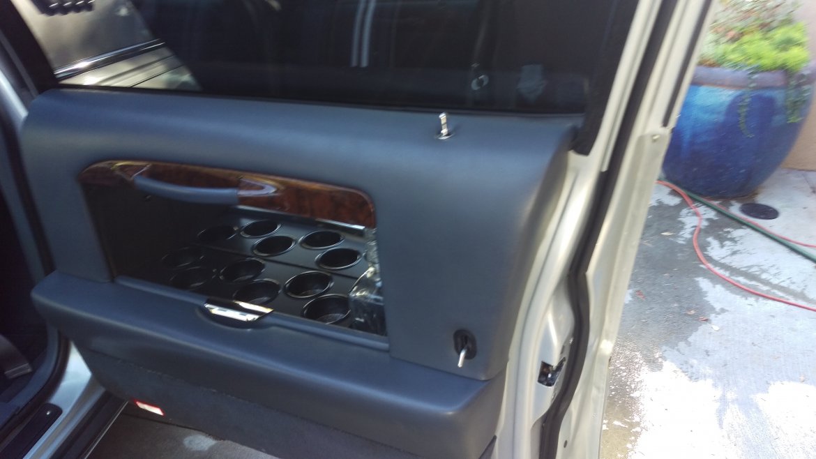 Photo of Limousine for sale: 2000 Lincoln Towncar  by Federal