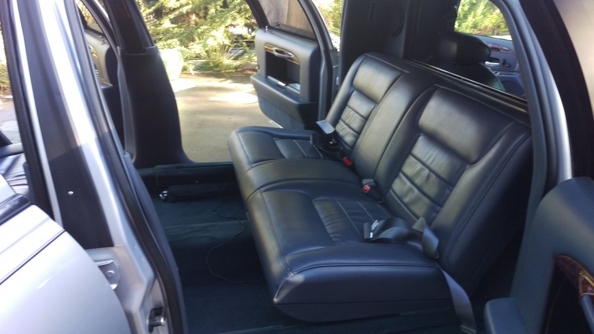 Photo of Limousine for sale: 2000 Lincoln Towncar  by Federal