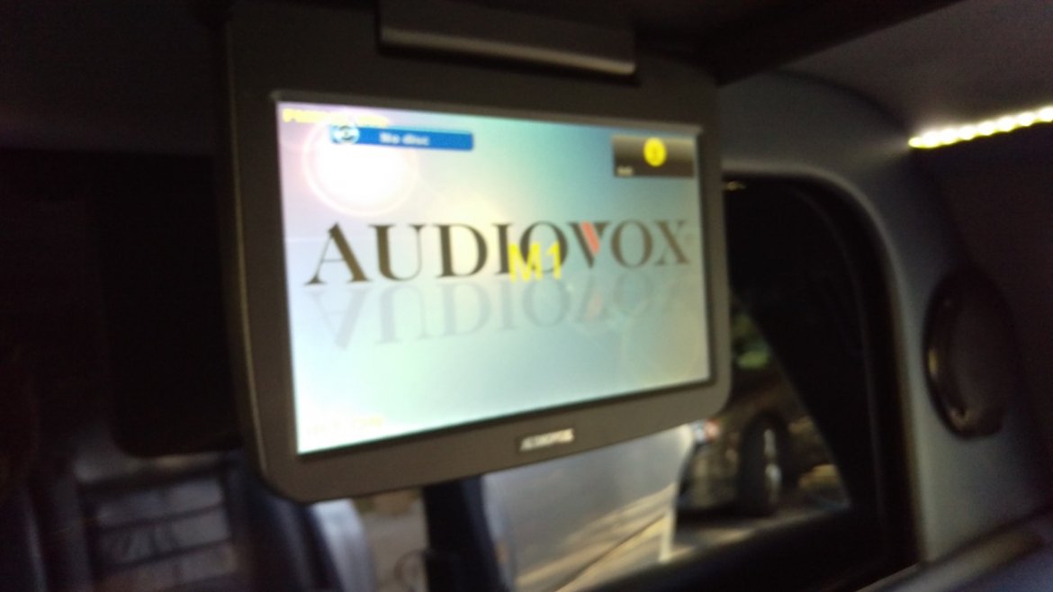 Photo of Limousine for sale: 2000 Lincoln Towncar  by Federal