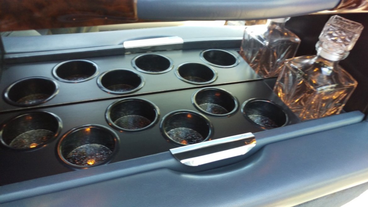 Photo of Limousine for sale: 2000 Lincoln Towncar  by Federal