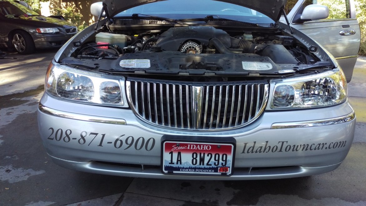 Photo of Limousine for sale: 2000 Lincoln Towncar  by Federal