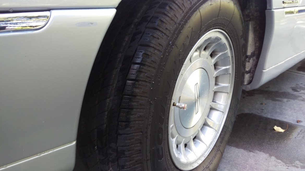 Photo of Limousine for sale: 2000 Lincoln Towncar  by Federal