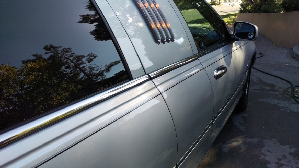 Photo of Limousine for sale: 2000 Lincoln Towncar  by Federal