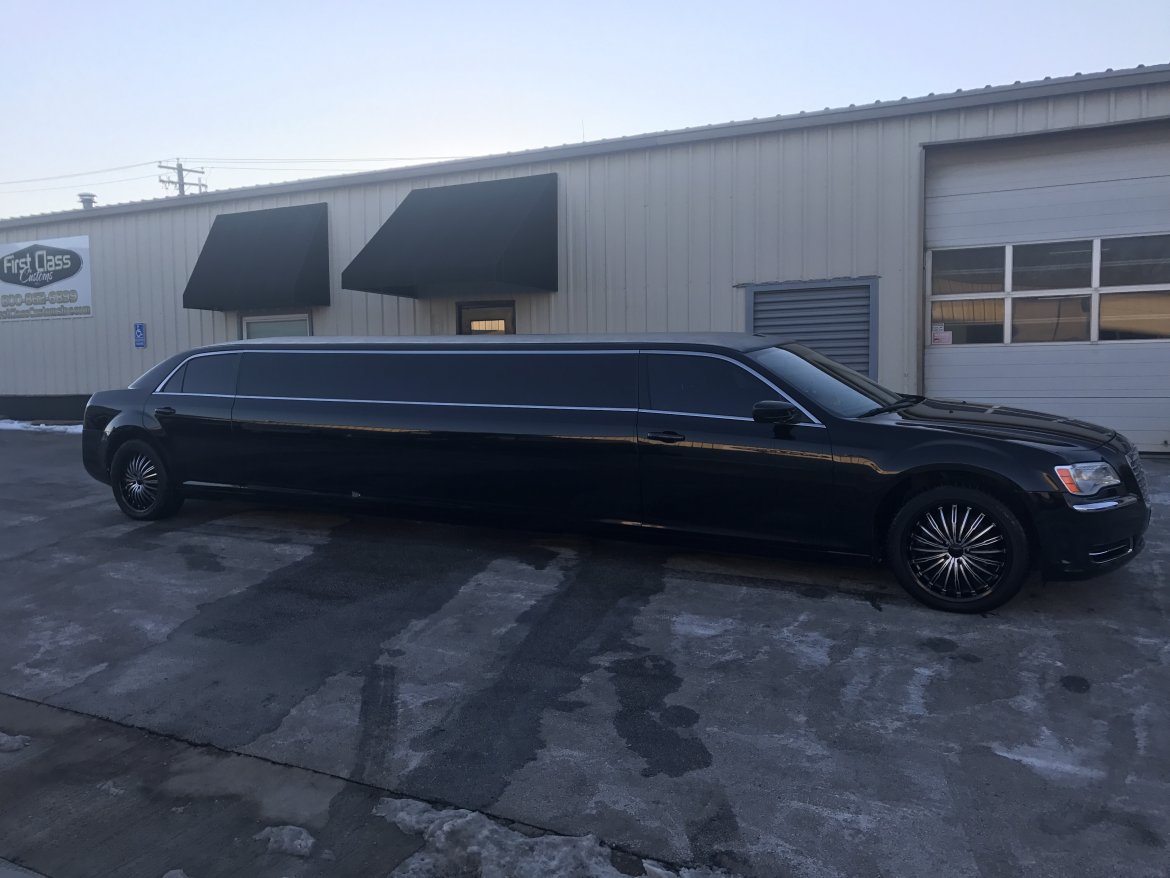 Photo of Limousine for sale: 2013 Chrysler 300 140&quot; by Tiffany Coachworks
