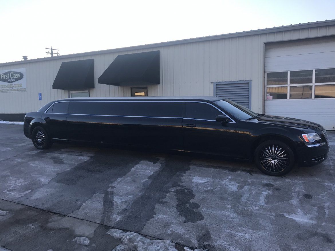 Photo of Limousine for sale: 2013 Chrysler 300 140&quot; by Tiffany Coachworks
