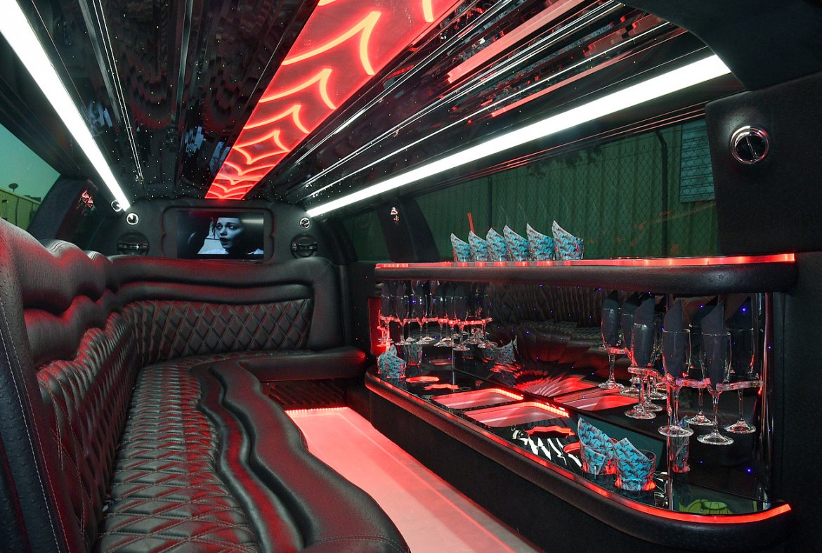 Photo of Limousine for sale: 2015 Chrysler 300 140&quot;