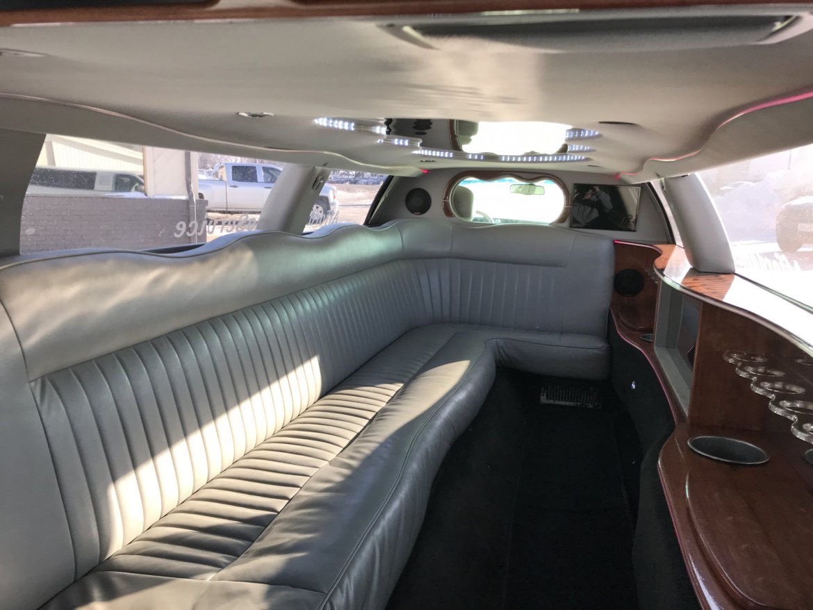 Limousine for sale: 2006 Lincoln Town Car 140&quot; by Springfield