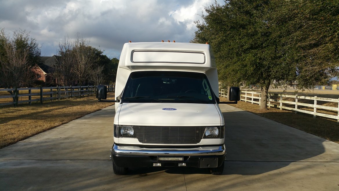 Photo of Limo Bus for sale: 2004 Ford E 450 33&quot; by Krystal
