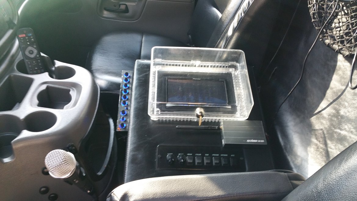 Photo of Limo Bus for sale: 2004 Ford E 450 33&quot; by Krystal