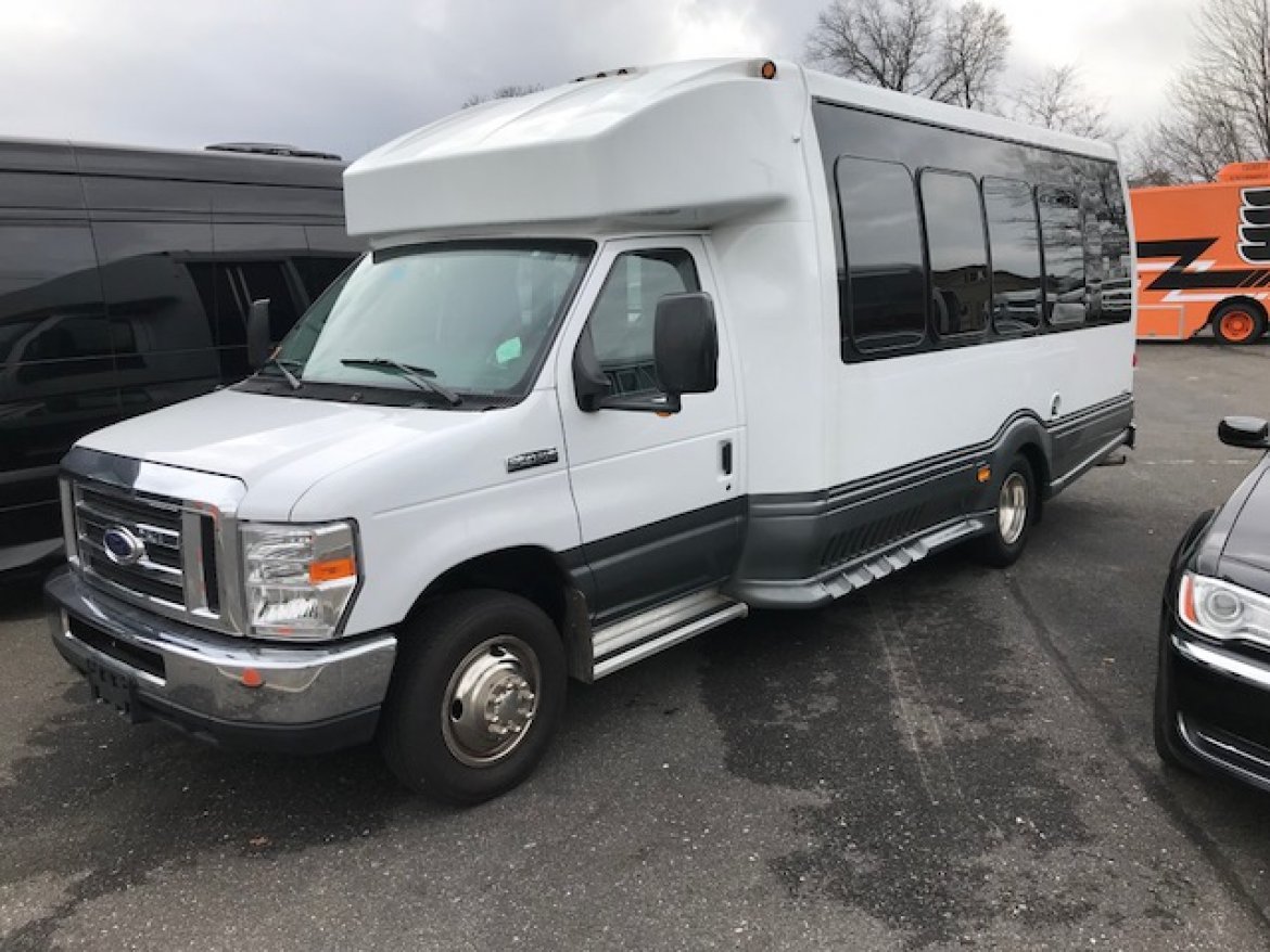 Shuttle Bus for sale: 2014 Ford E-450 23&quot; by Turtle Top