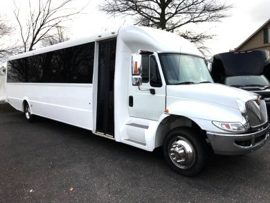 2013 International 3200 Shuttle Bus for Sale in Oaklyn, New Jersey, US - Photo 4