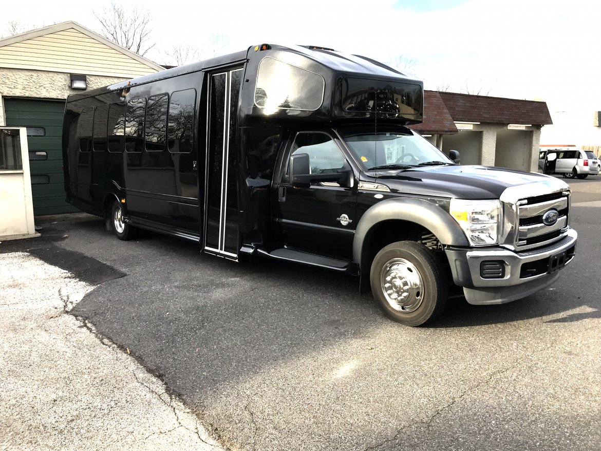Shuttle Bus for sale: 2013 Ford F-550 33&quot; by Turtle Top